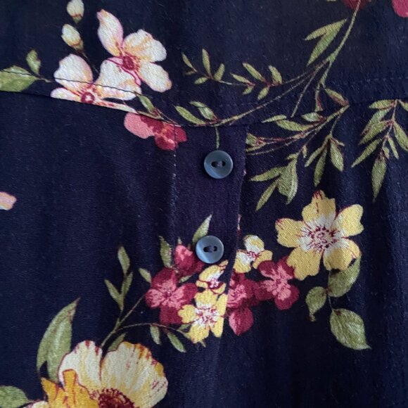 Vintage Style Button Down Shirt - Picture 3 of 4